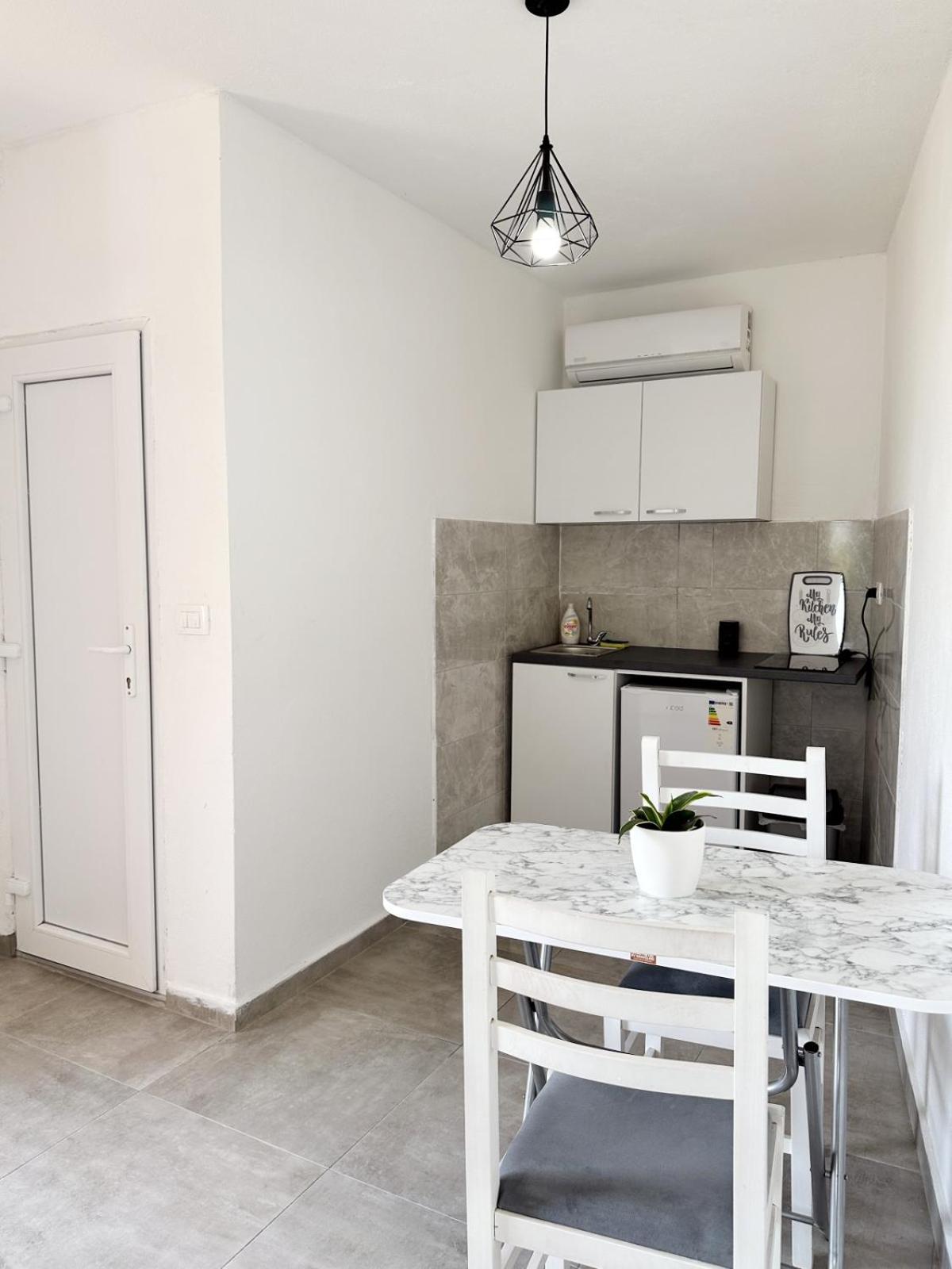 Jasmin Apartmani Bar Rum bild